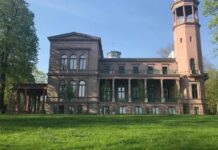 Берлинский Schloss Biesdorf окружен волшебным парком и доступен для всех